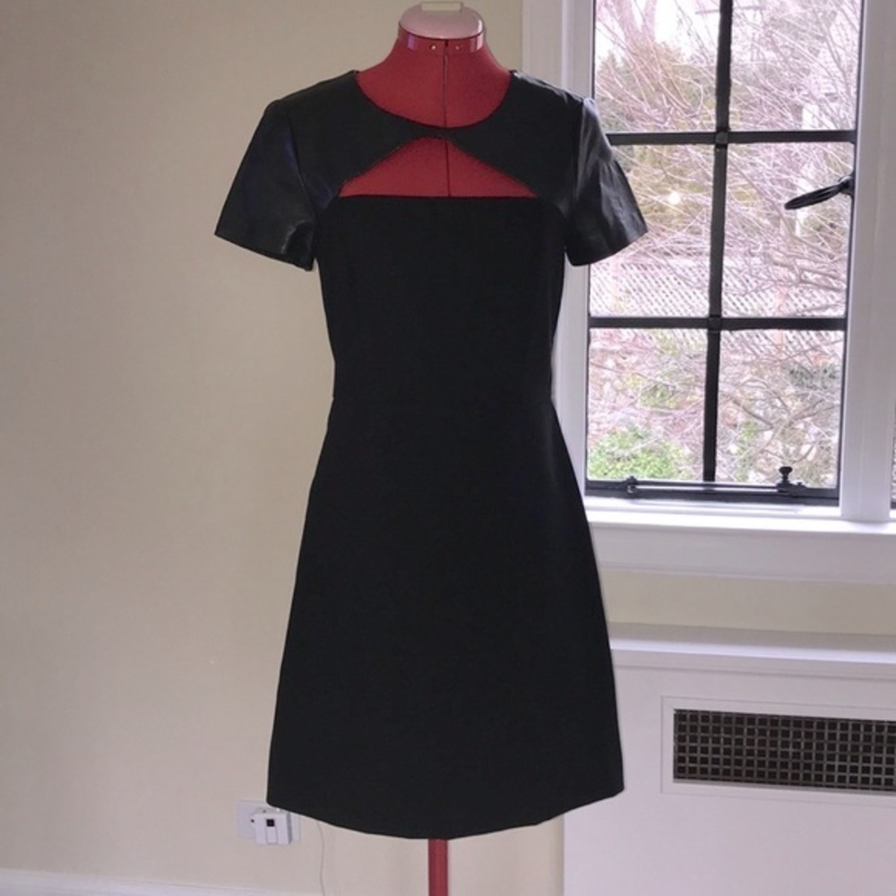 🆕 - DKNY dress w/ leather detail